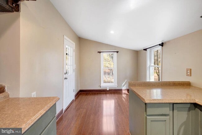 Building Photo - 41788 Stumptown Rd