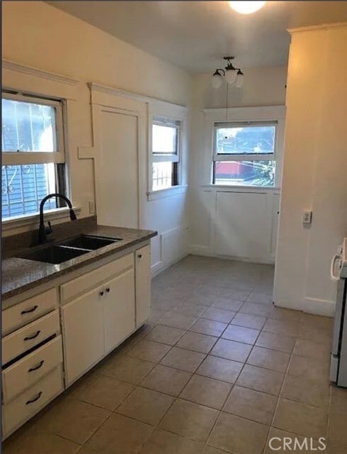 Building Photo - 342 E 8th St