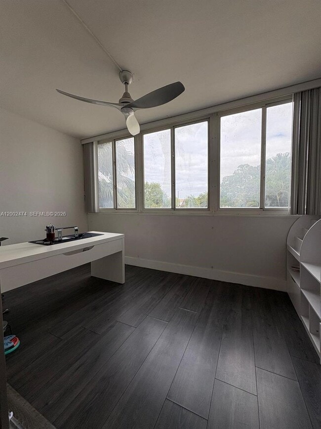 Building Photo - 4200 Hillcrest Dr