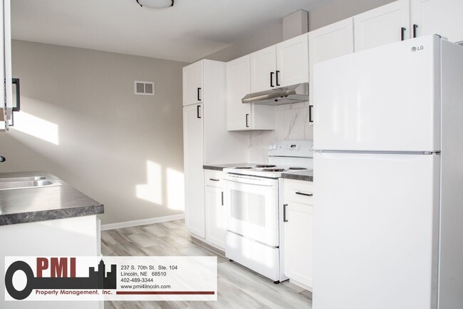 Building Photo - 820 S 38th St