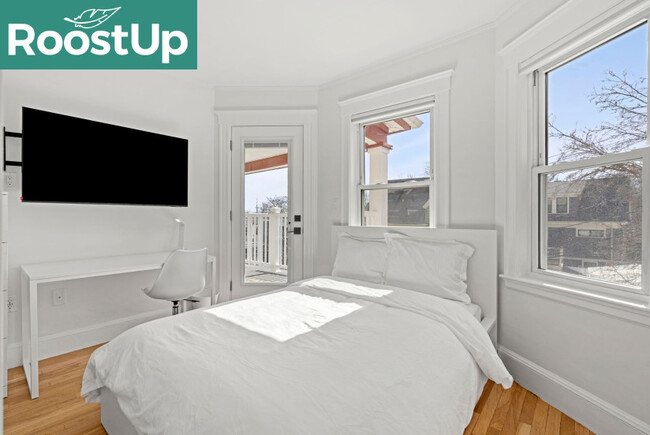 Building Photo - New RoostUp Furnished Private Bedroom with...