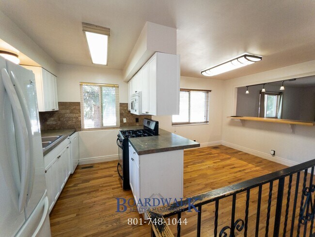 Building Photo - 1781 Lincoln Ln