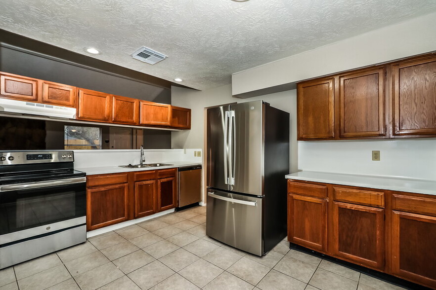 Building Photo - 14871 Shottery Dr