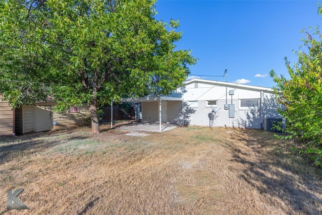 Building Photo - Charming 3 bedroom 2 bathroom