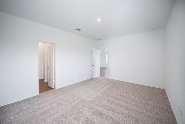 Building Photo - 117 Prairie Dog Town Dr