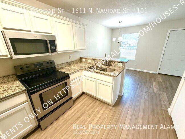 Building Photo - 1611 N Navidad St