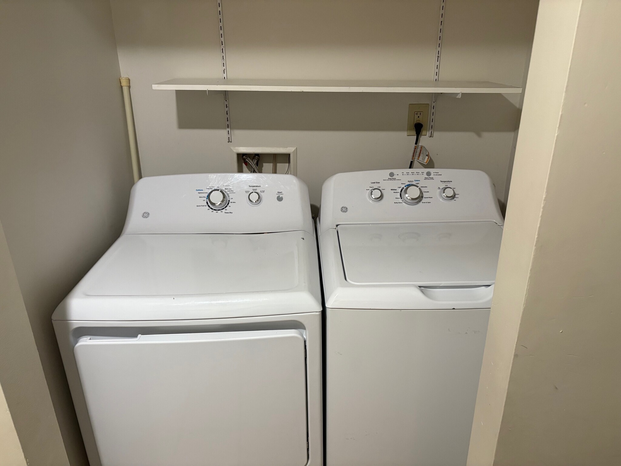 Building Photo - 10 Southview Dr