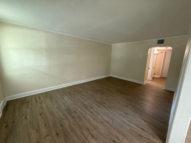 Building Photo - Renovated 3-Bedroom Home – We Welcome Sect...