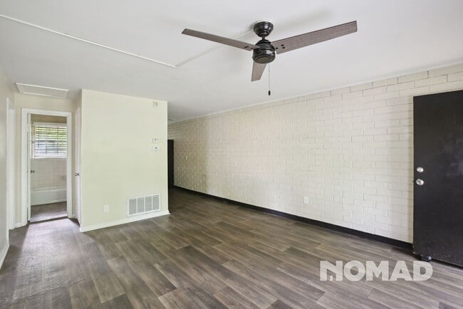 Building Photo - Charming 2BR Duplex in East Point