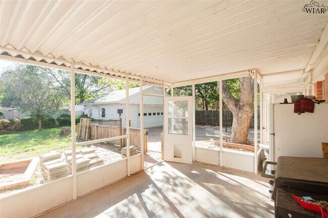 Building Photo - 2415 Ellingham