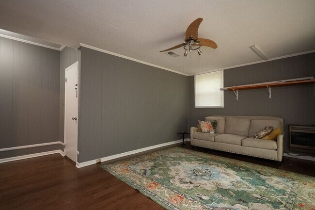 Building Photo - 281 Rhodes Dr