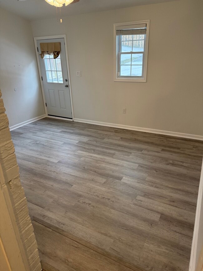 Building Photo - 2321 Riverview Terrace