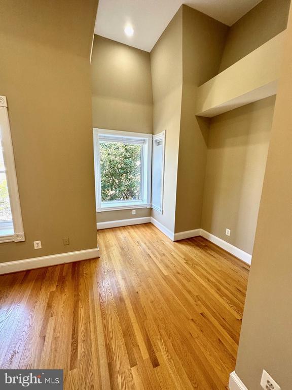 Building Photo - 1227 Linden Pl NE