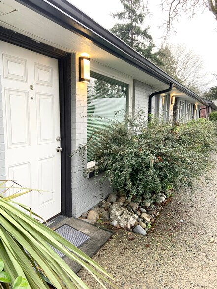 Building Photo - 9222 Kenwood Dr SW