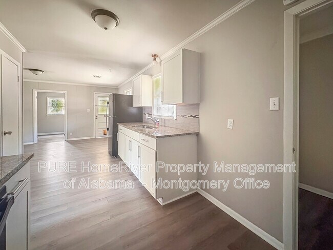 Building Photo - 1701 Longmeadow Dr
