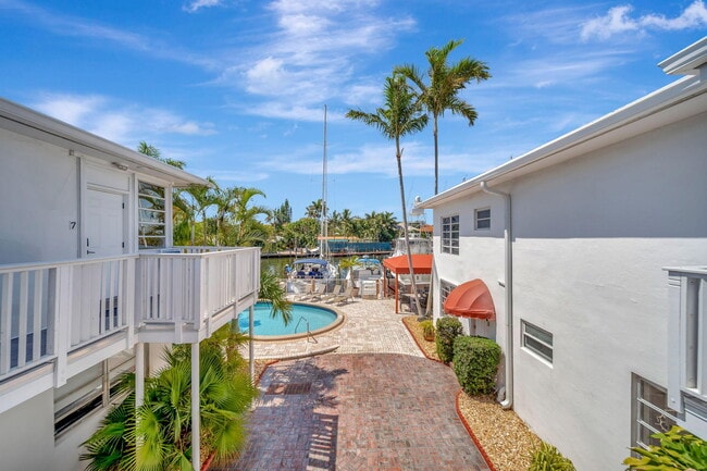 Building Photo - 2724 NE 14th St