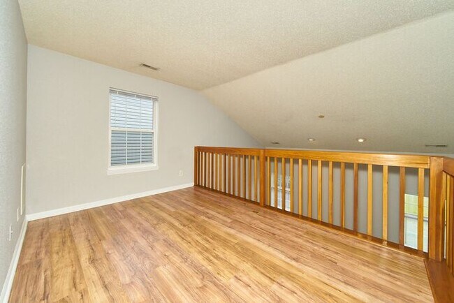 Building Photo - Sweet 3 Bedroom 2.5 Bath in Popular Maple Grove Estates