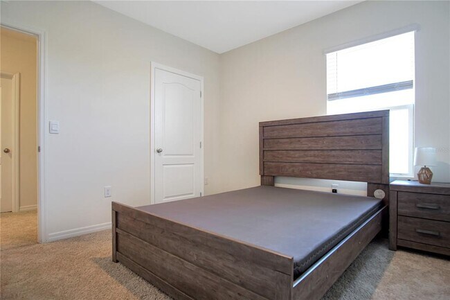 Building Photo - 1739 Post Oak Dr