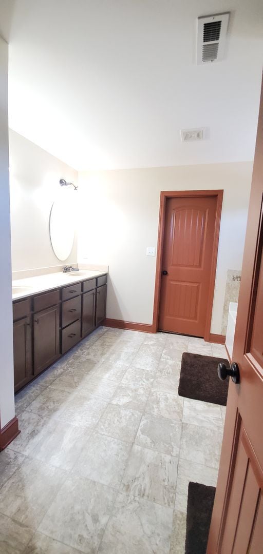 Building Photo - Spectacular!