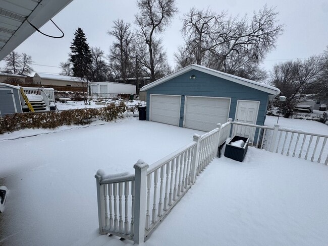 Building Photo - Cute Home in Central Bismarck with Huge Garage