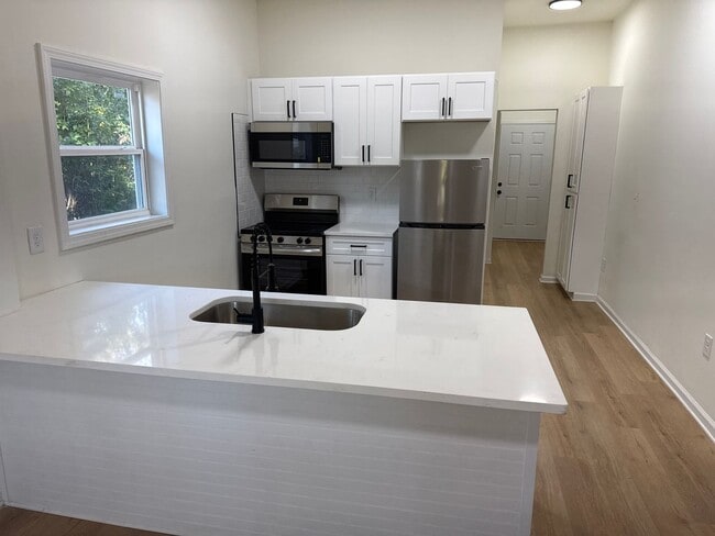 Building Photo - 3Bed 2Bath Home