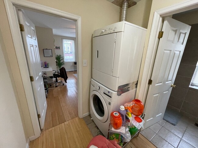 Building Photo - 1849 Willington St