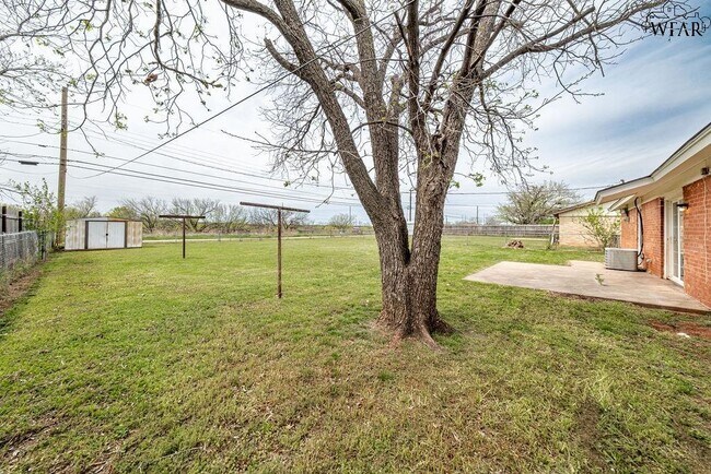 Building Photo - 4024 Hooper Dr