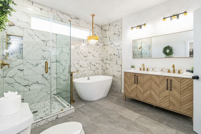 Building Photo - 2306 E Houston St