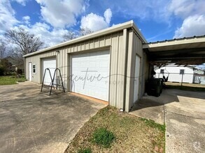 Building Photo - Studio Apartment for Rent – Central AC, Fu...