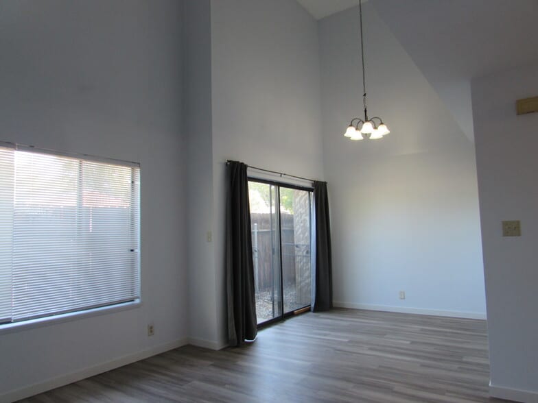 Building Photo - 517 28 1/2 Rd