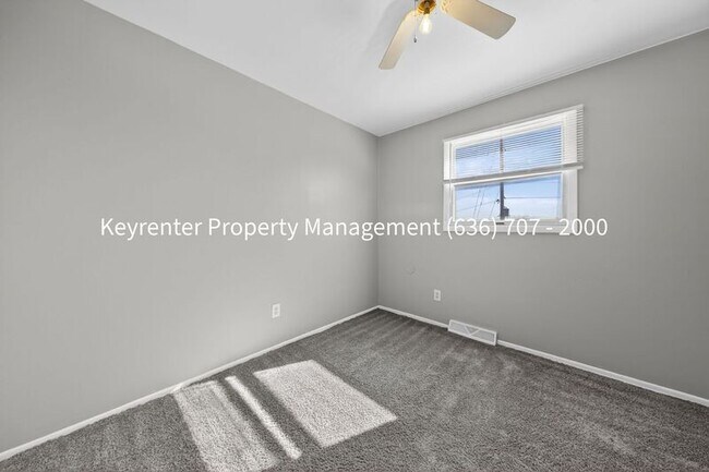 Building Photo - Parkcrest Dr - 924