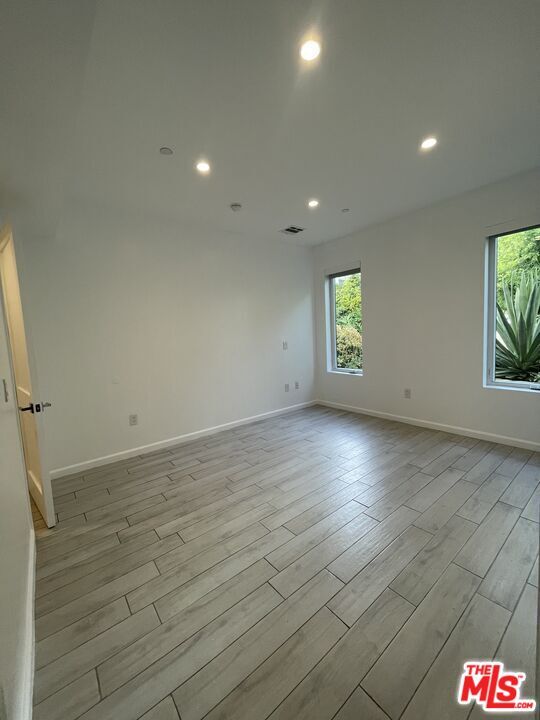 Building Photo - 1654 Greenfield Ave