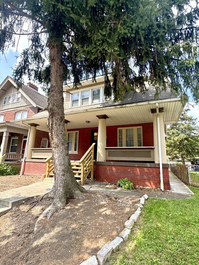 Building Photo - 6 Bedroom on Campus