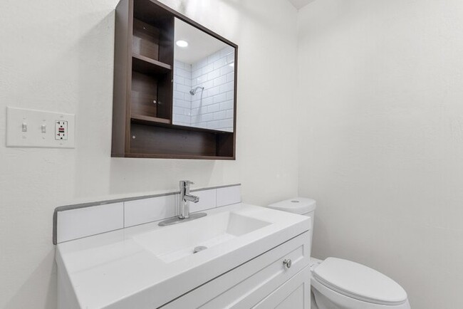 Building Photo - Brand new 3 bedroom renovation next to His...