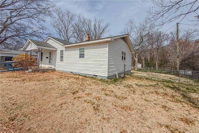 Building Photo - 937 E Main St