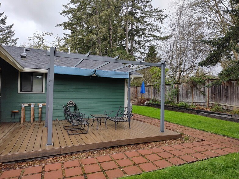 Building Photo - 3075 NW Manzanita Pl