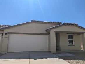 Building Photo - 733 Dylan Ct