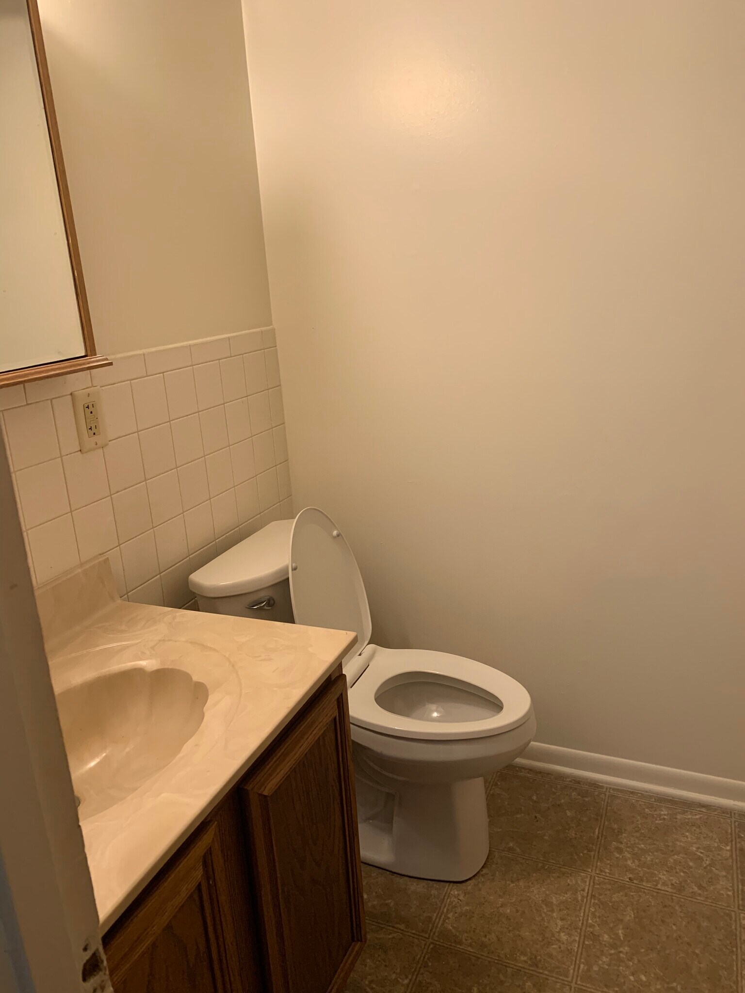 Half bath - 748 W Lake Ave