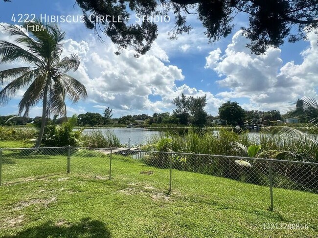 Building Photo - Beautiful Large Studio in West Palm Beach