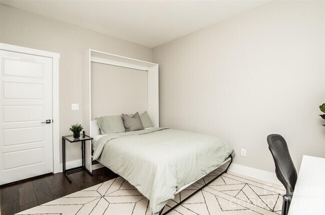 Building Photo - 1134 E 36th St