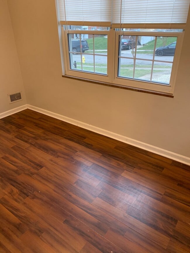 Building Photo - Charming 4-bedroom, 2-bathroom home located in the Covedale area