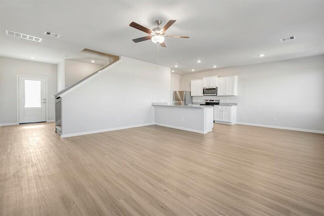 Building Photo - 6410 Elm St
