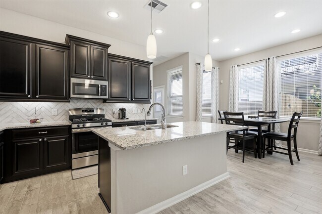 Building Photo - 28027 Rocky Heights Dr