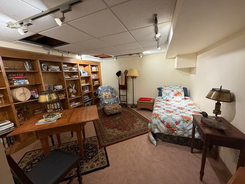 Building Photo - 32275 Center St