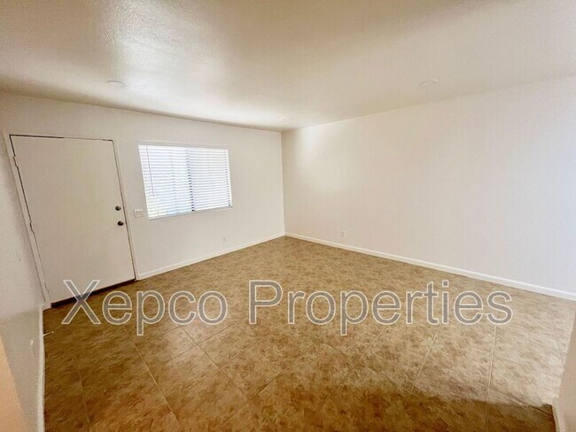 Building Photo - 479 Bradshaw E Ln