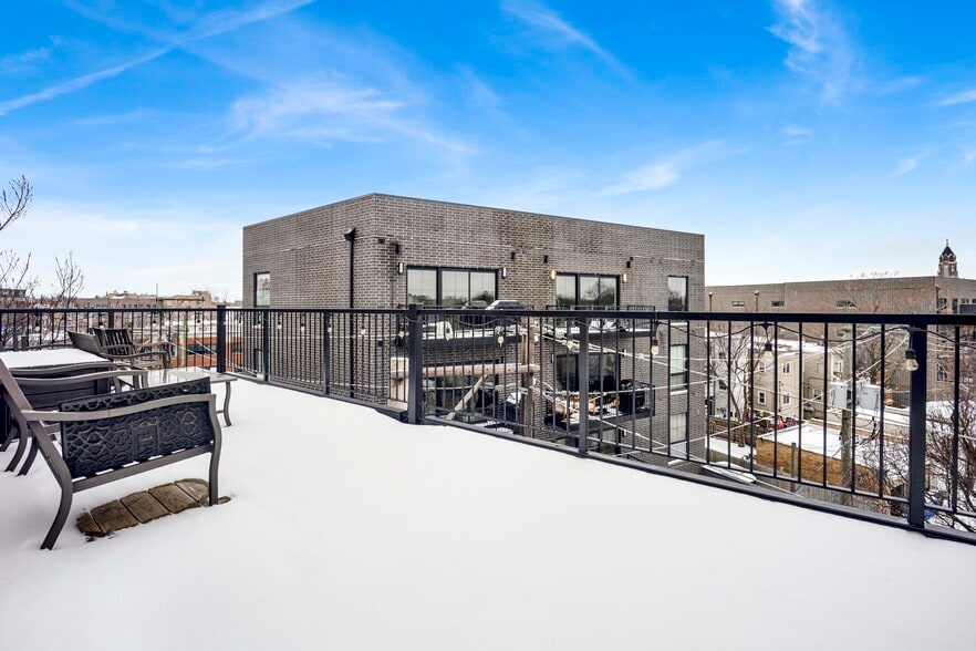 Building Photo - 4024 N Lincoln Ave