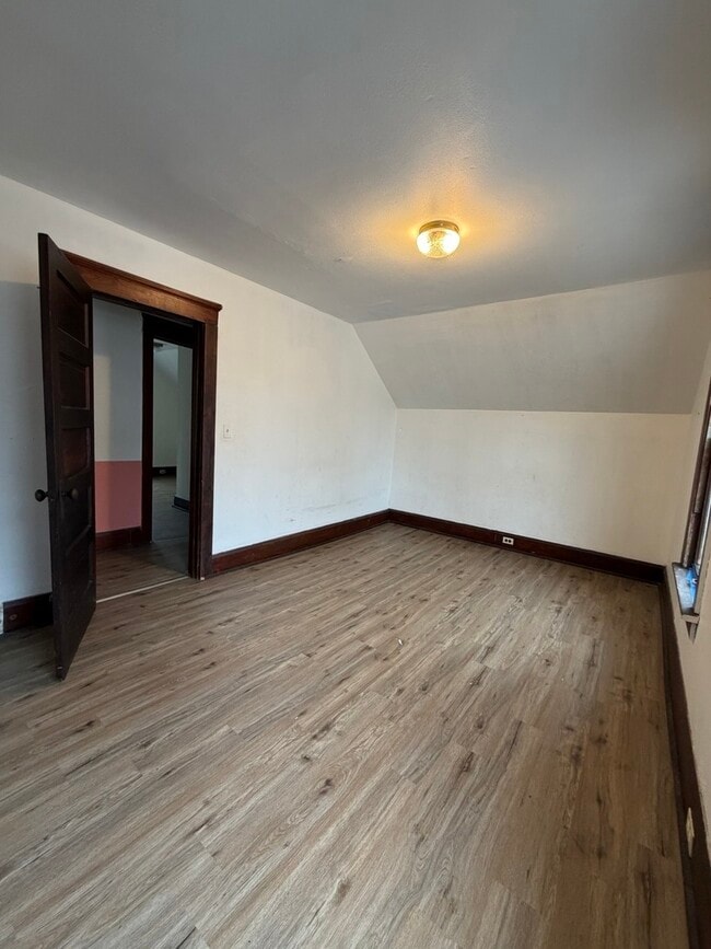 Building Photo - 1121 Fairview Ave