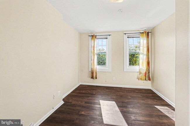 Building Photo - 229 S Fremont Ave