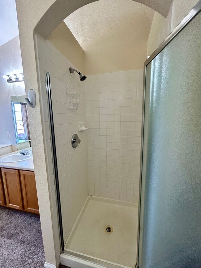 Building Photo - 2BR End Unit Townhome in Rock Creek