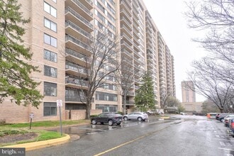 Building Photo - 3713 S George Mason Dr